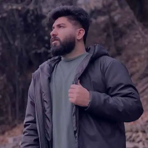 منو تو چنی قشنگو منو تو عاشق خاکیمی
